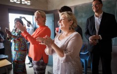 photo représentant Céline Fremault et catherine Brahy